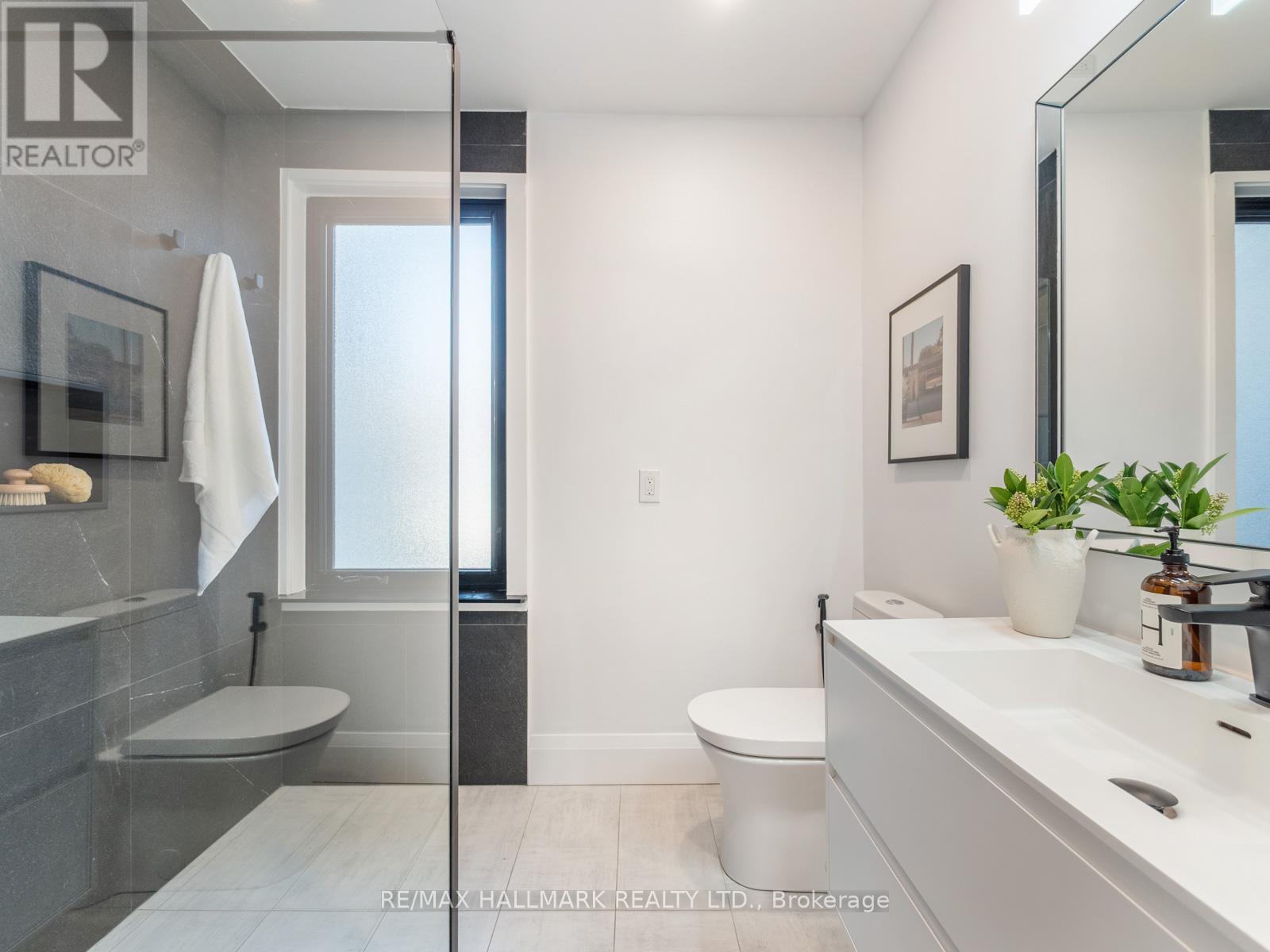 2 First Avenue, Toronto, Ontario  M4M 1W8 - Photo 32 - E12126742
