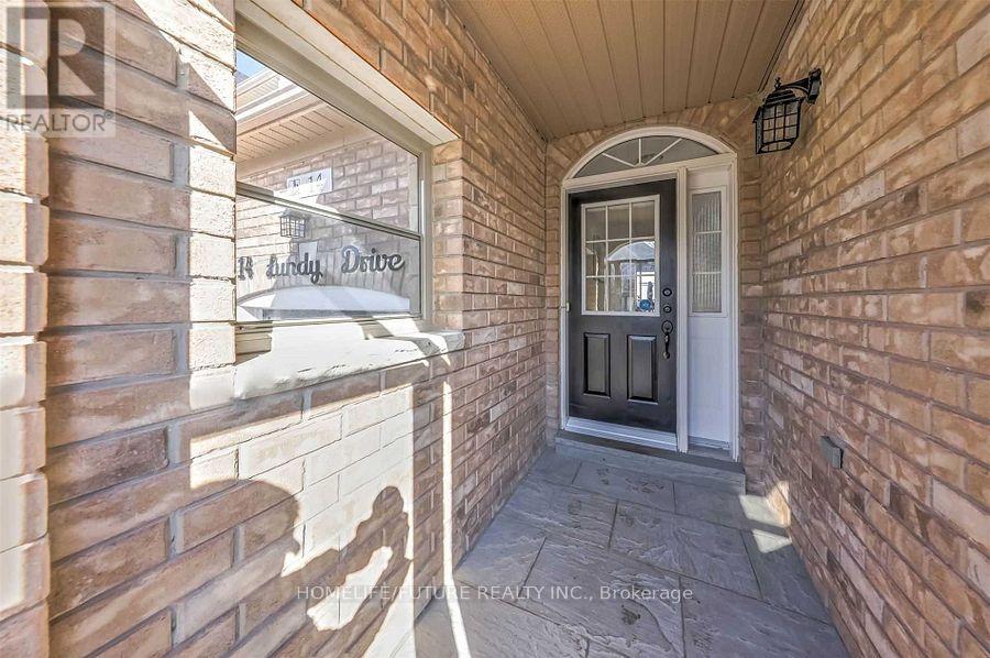 14 Lundy Drive, Markham (Box Grove), Ontario  L6B 0G1 - Photo 4 - N12126634