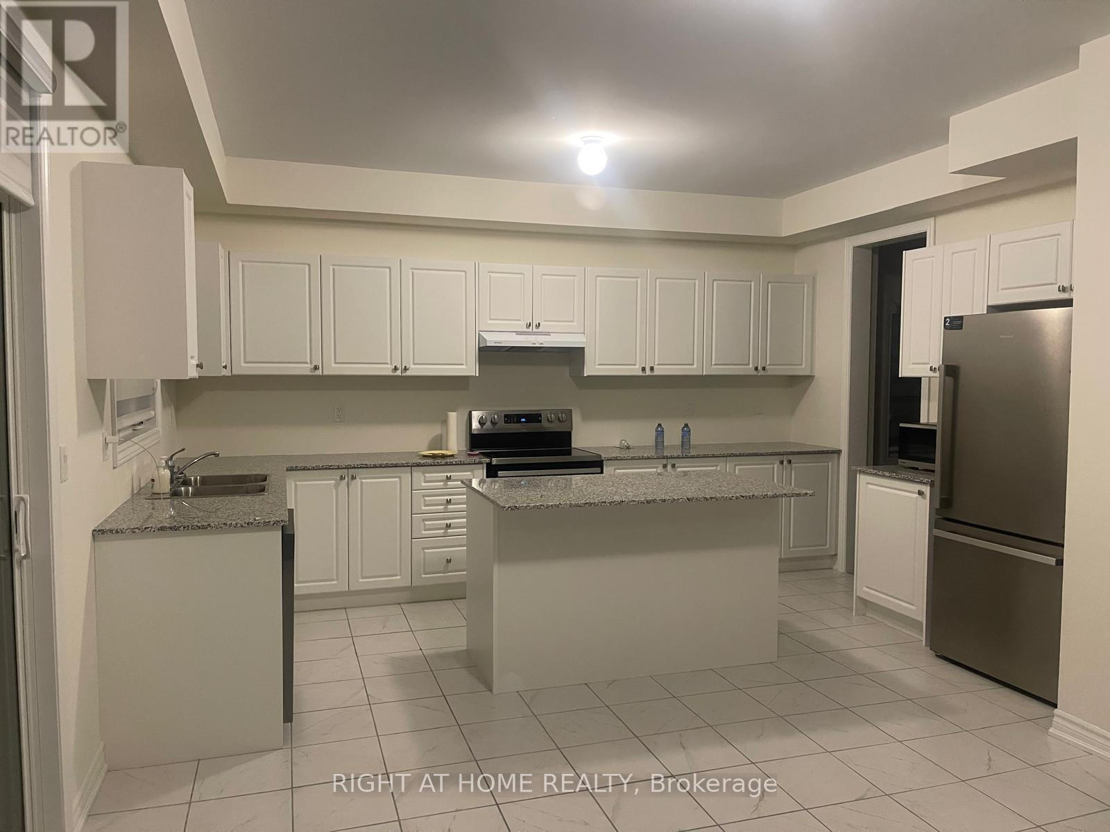 128 Hawkins Street, Georgina, Ontario  L0E 1R0 - Photo 5 - N12126713