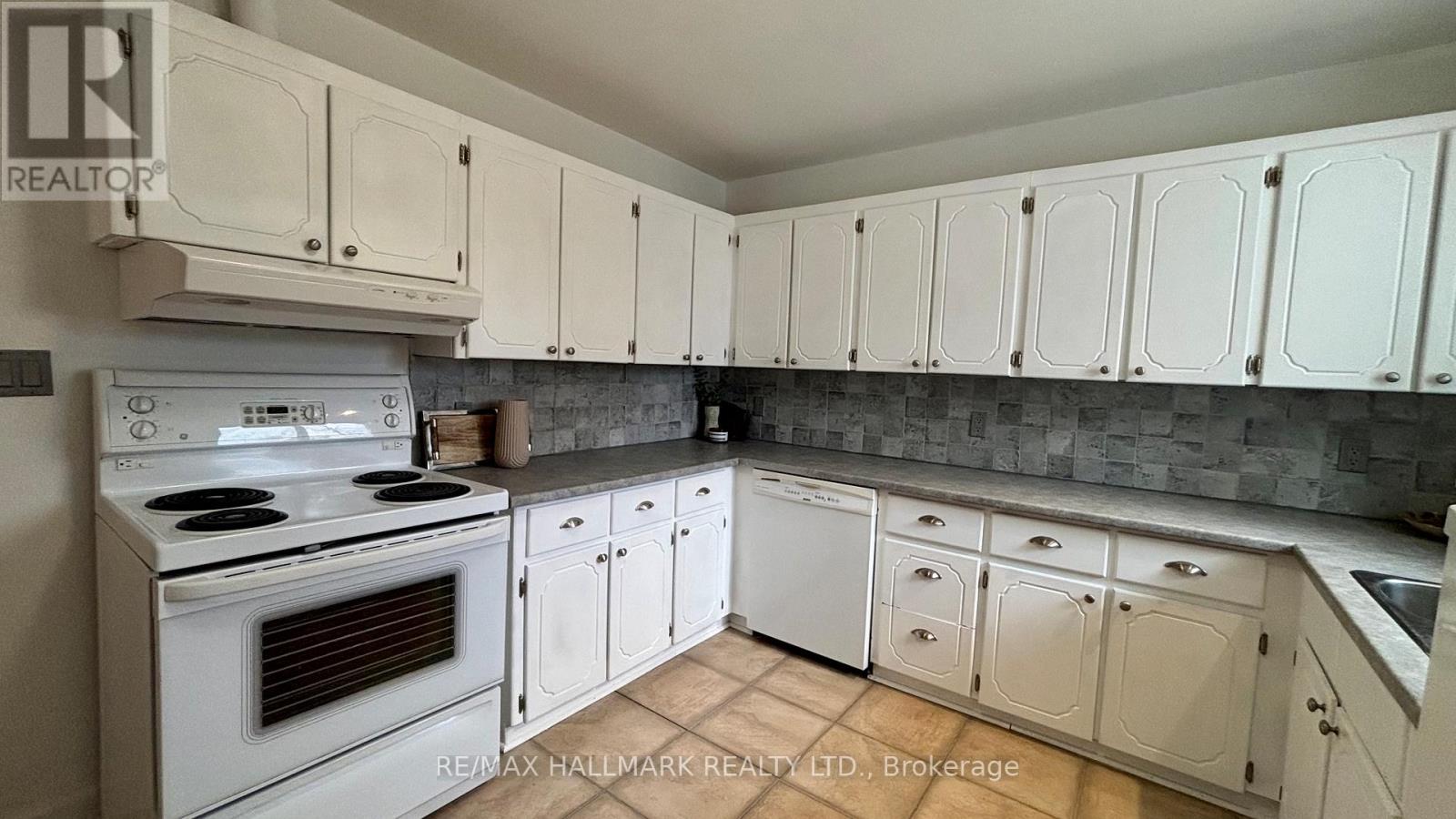 294 Mcmillan Drive, Georgina, Ontario  L4P 3C5 - Photo 10 - N12126795
