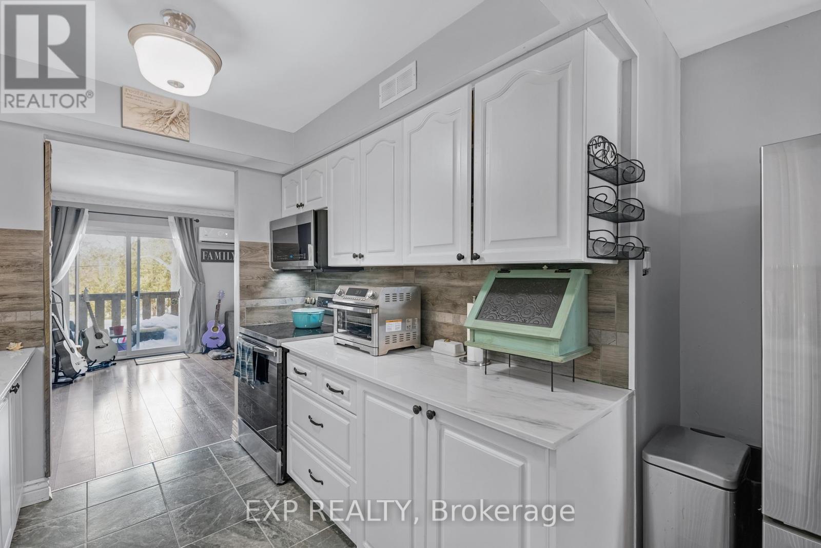 2 - 113 North Street, Georgina, Ontario  L0E 1R0 - Photo 17 - N12126802