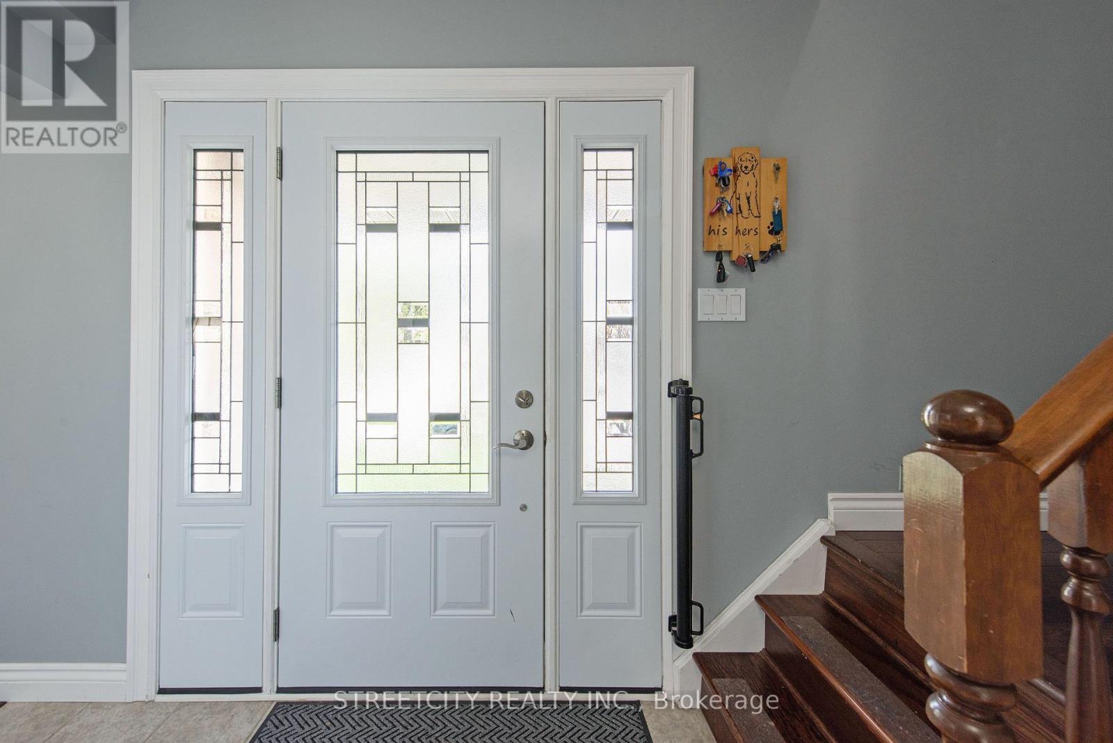 78 Sussex Place, London East, Ontario  N5Y 5H3 - Photo 5 - X12124493