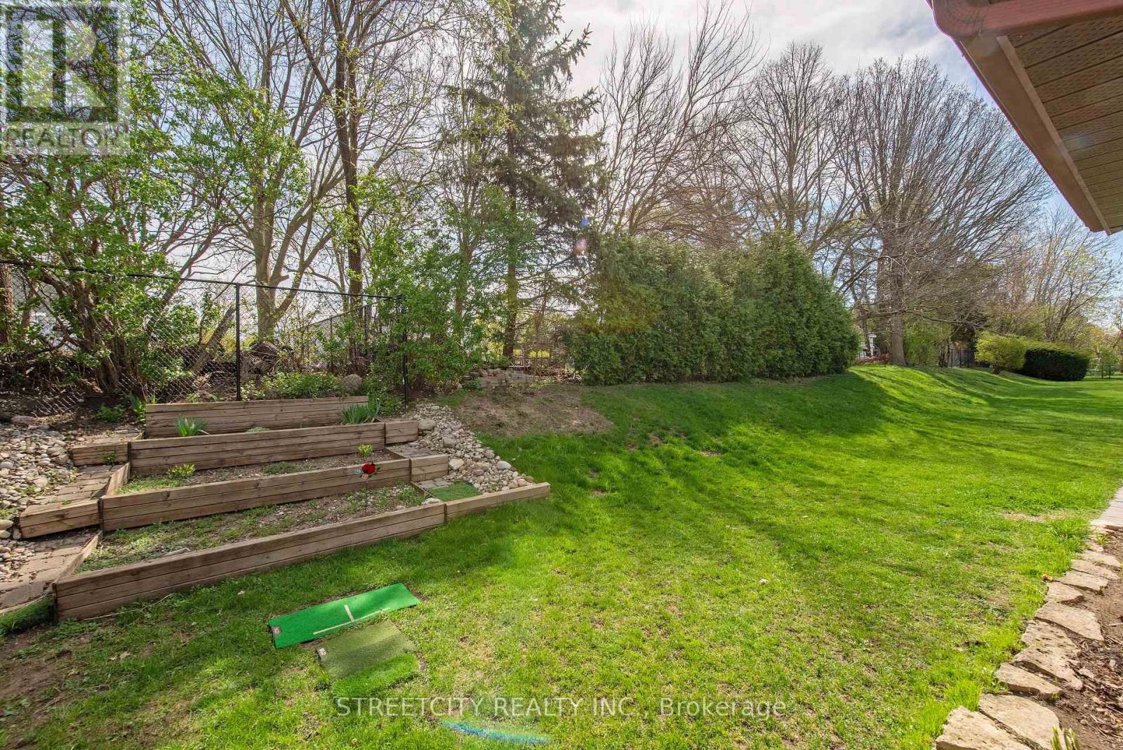 78 Sussex Place, London East, Ontario  N5Y 5H3 - Photo 42 - X12124493