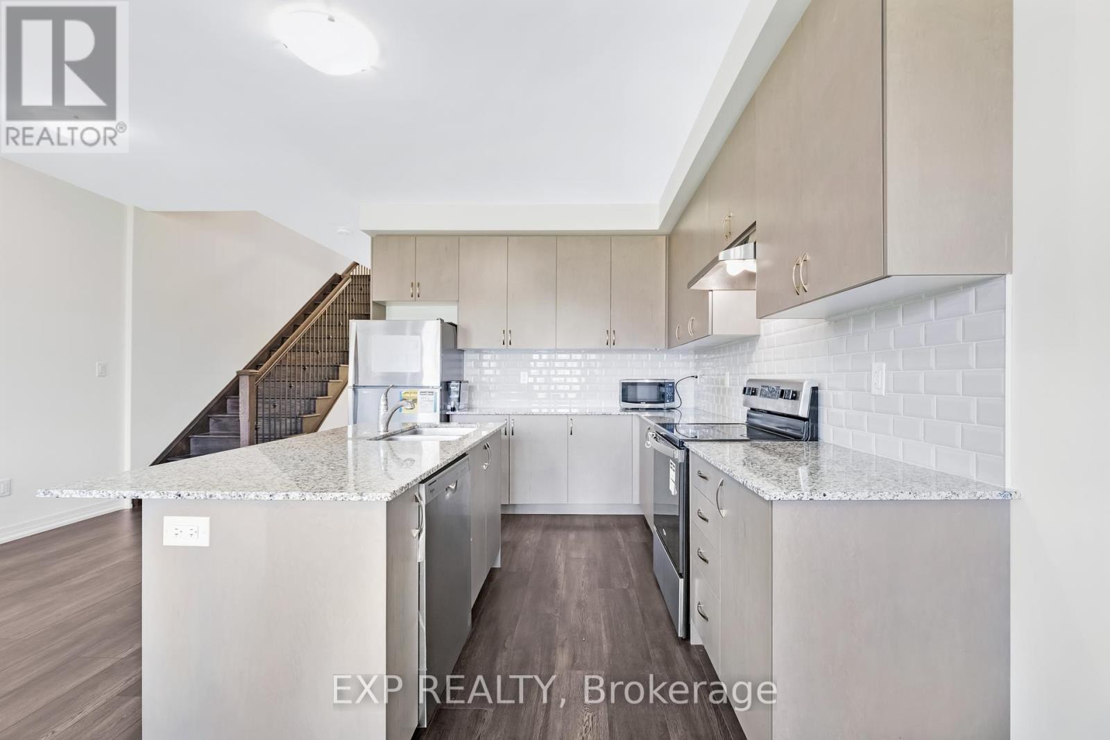 122 Turnberry Lane, Barrie, Ontario  L9J 0M3 - Photo 10 - S12126664