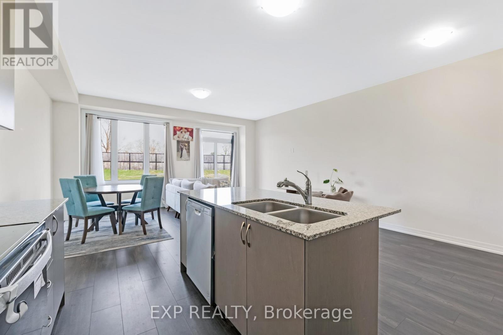 122 Turnberry Lane, Barrie, Ontario  L9J 0M3 - Photo 11 - S12126664