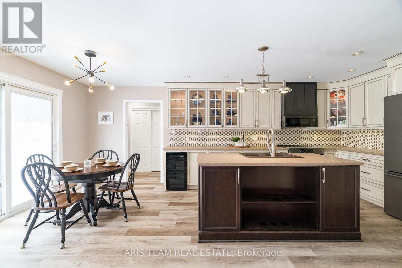 Property at 6 MEADOWBROOK BOULEVARD image 4
