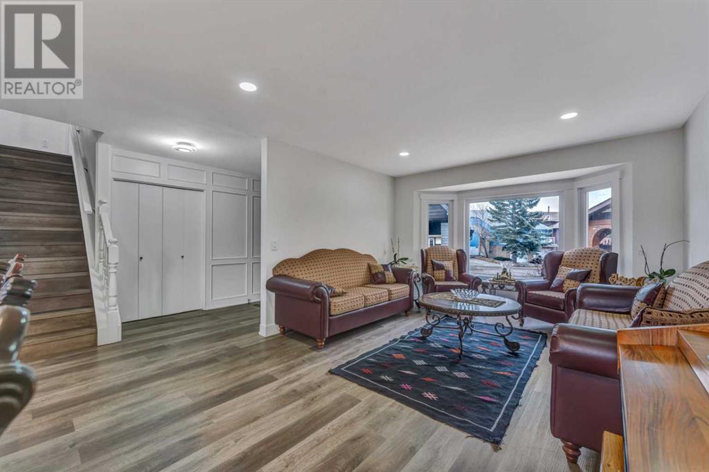Property at 52 Millward Place NE image 3