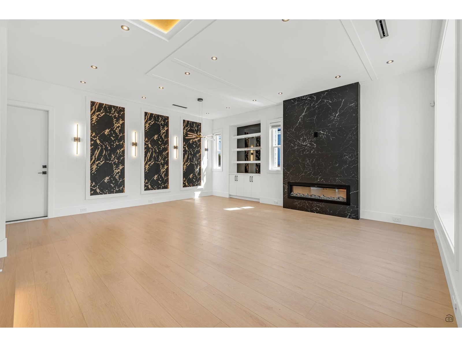 Property at 88 171 STREET image 4