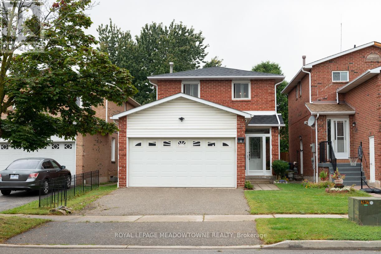 32 Clarridge Court, Brampton (Brampton West), Ontario  L6X 3N5 - Photo 2 - W12126622