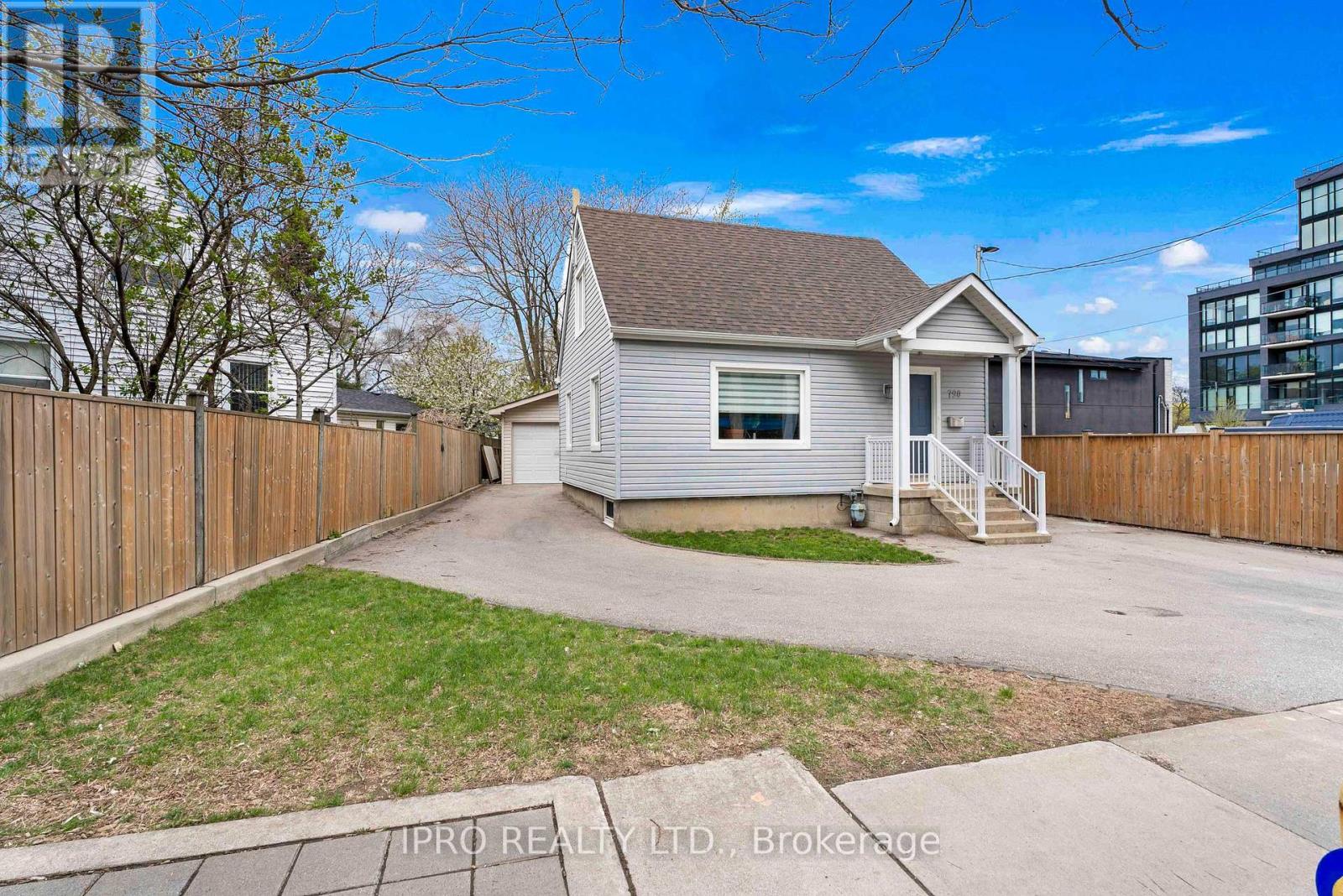 Property at 790 THE QUEENSWAY image 1