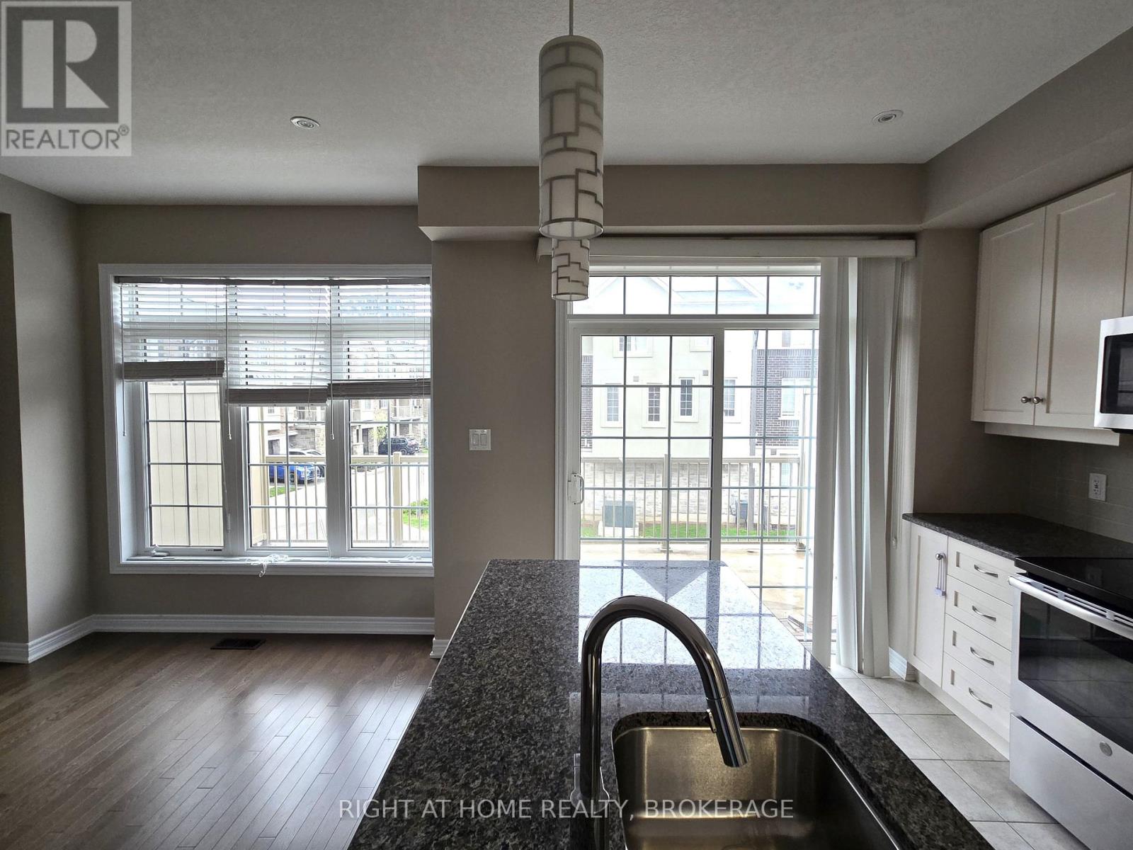 3142 Postridge Drive, Oakville, Ontario  L6H 0P9 - Photo 7 - W12126773
