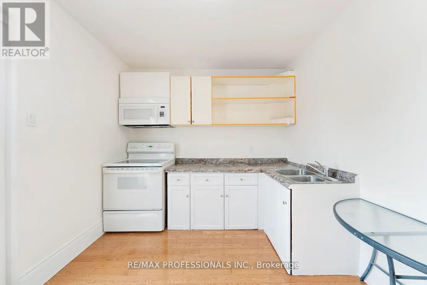 Upper - 265 Lappin Avenue, Toronto, Ontario  M6H 1Y9 - Photo 13 - W12126793