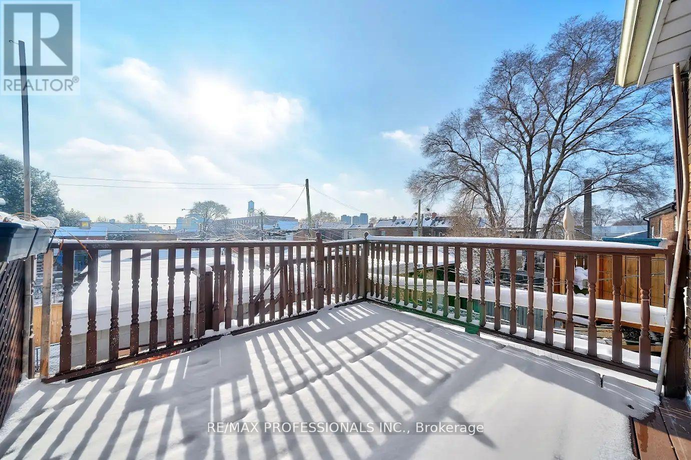 Upper - 265 Lappin Avenue, Toronto, Ontario  M6H 1Y9 - Photo 14 - W12126793