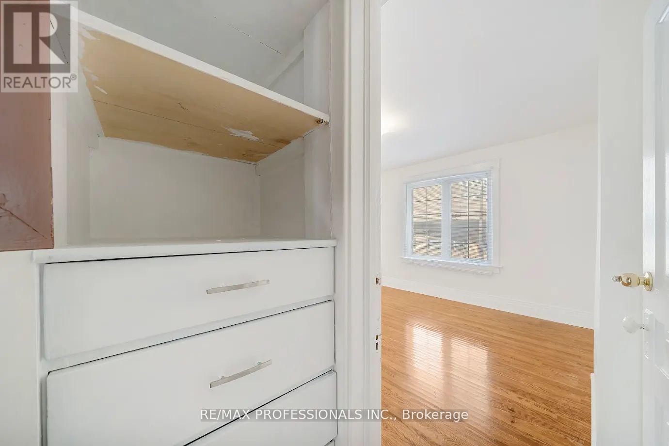 Upper - 265 Lappin Avenue, Toronto, Ontario  M6H 1Y9 - Photo 3 - W12126793