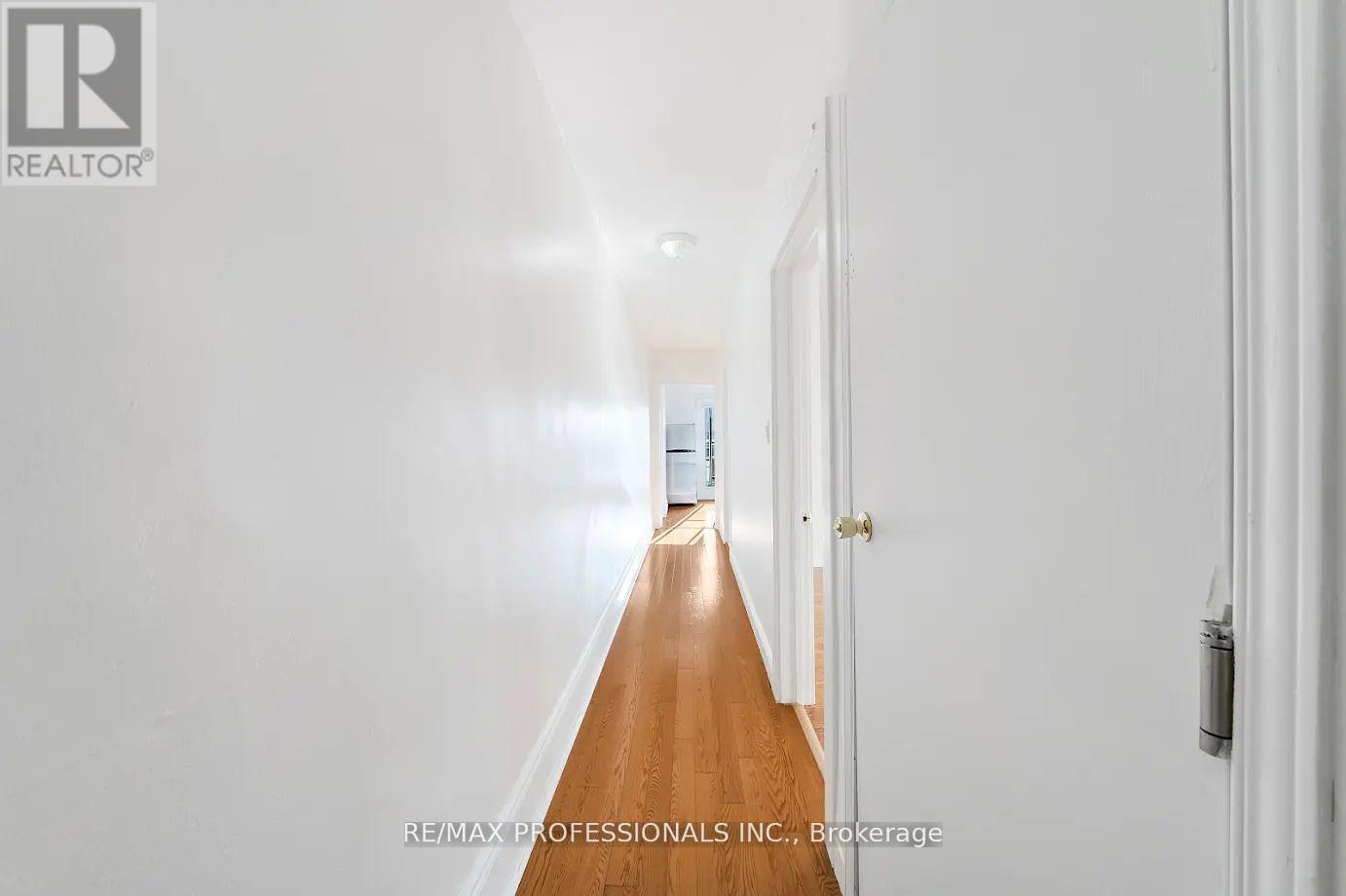 Upper - 265 Lappin Avenue, Toronto, Ontario  M6H 1Y9 - Photo 8 - W12126793