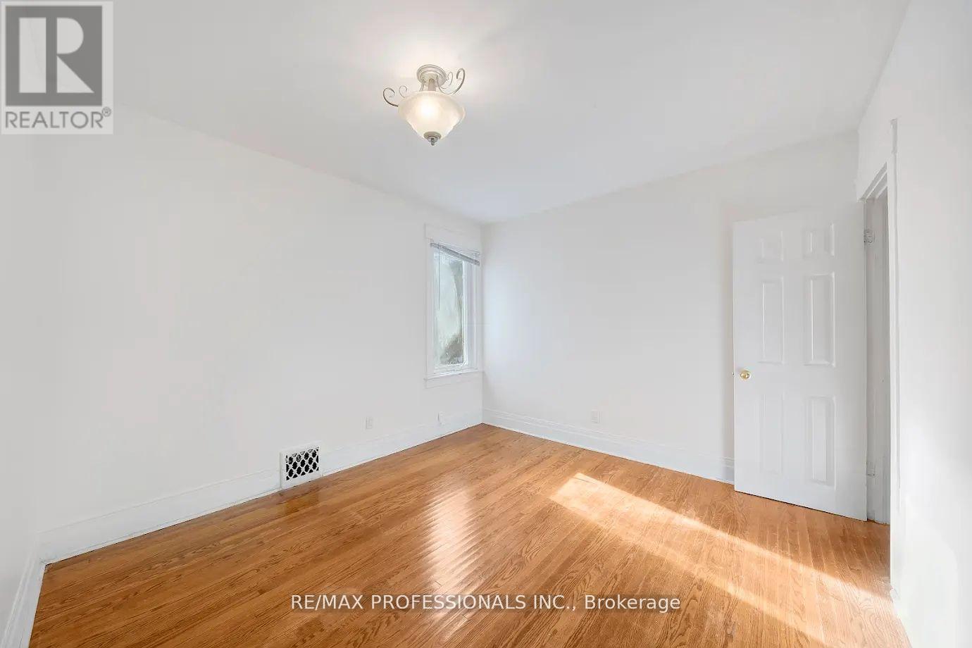 Upper - 265 Lappin Avenue, Toronto, Ontario  M6H 1Y9 - Photo 9 - W12126793