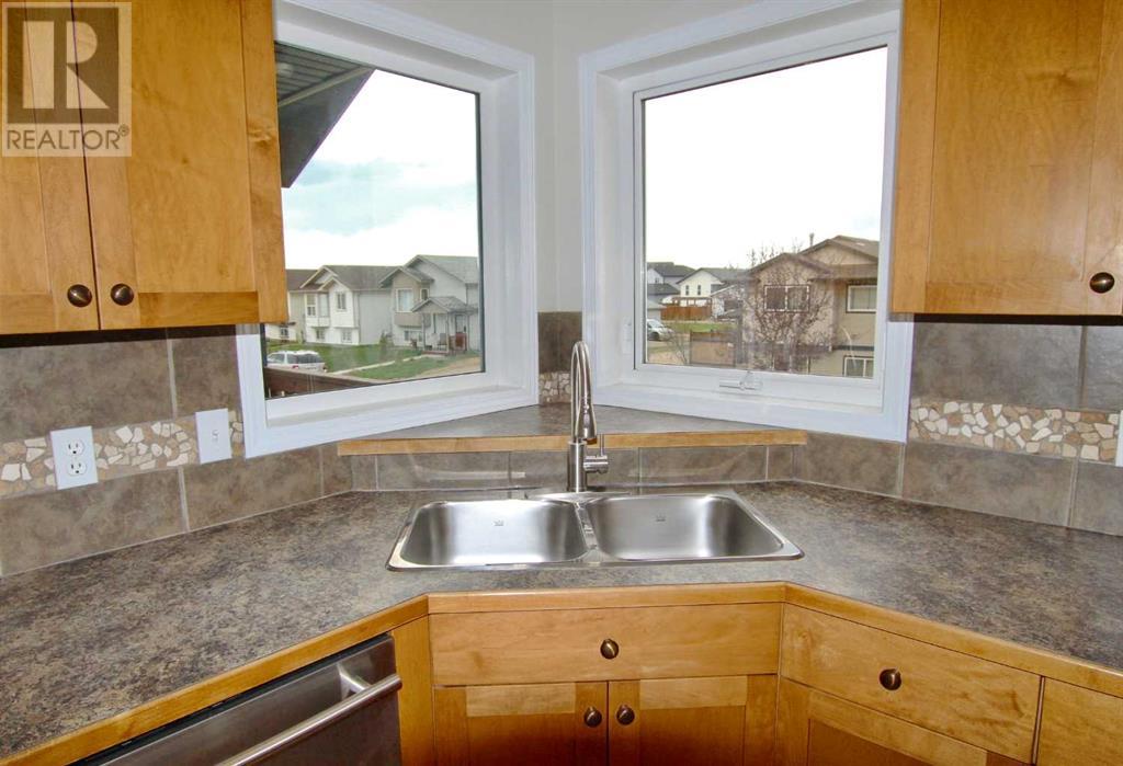 100 Hinshaw Drive, Sylvan Lake, Alberta  T4S 2L6 - Photo 4 - A2218101