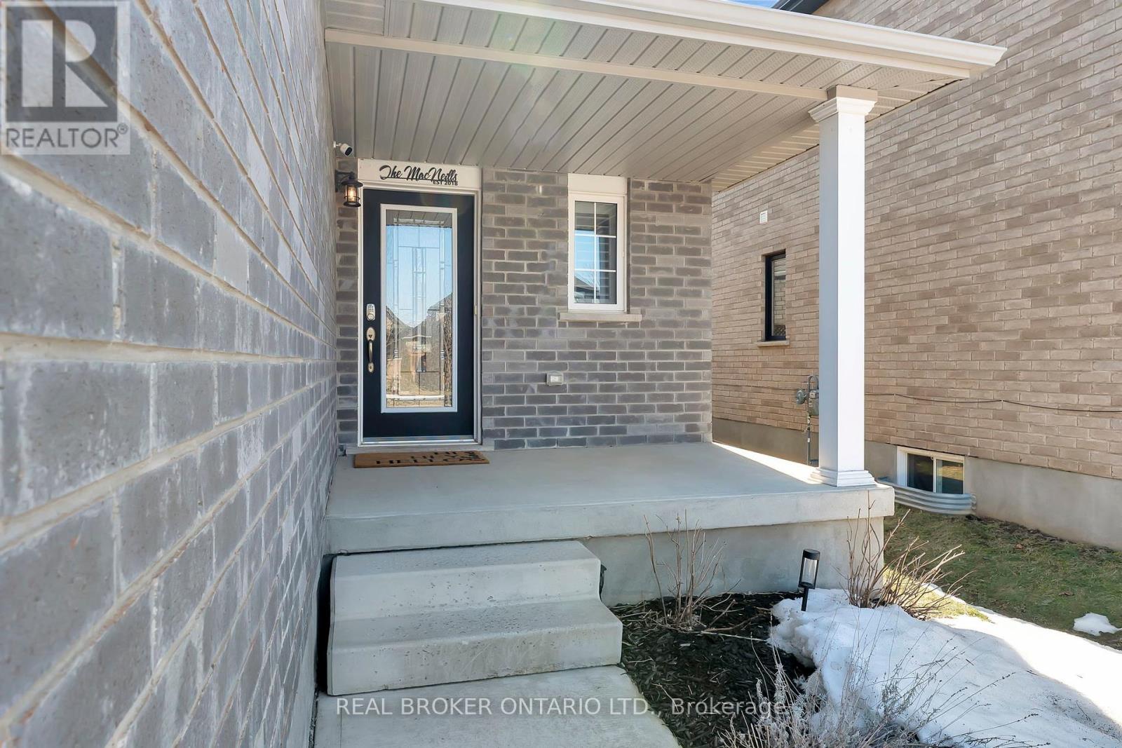 3 Crawford Place, Brant, Ontario  N3L 0A6 - Photo 3 - X12110604