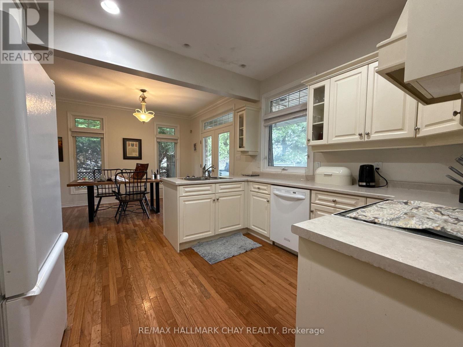 1401 Westdel Bourne, London South, Ontario  N6K 4R1 - Photo 15 - X12126619