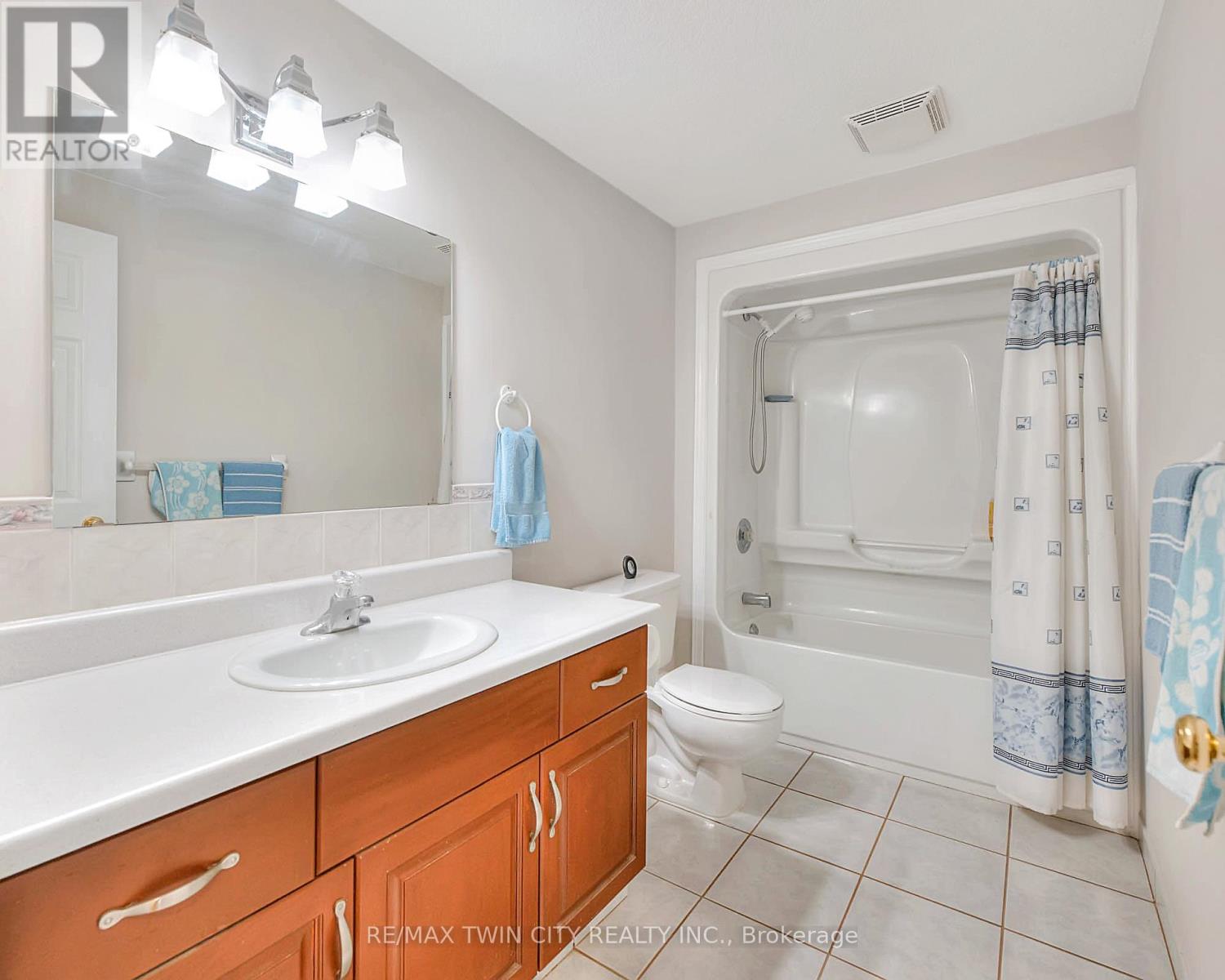 580 Old Huron Place, Kitchener, Ontario  N2R 1L8 - Photo 14 - X12126660