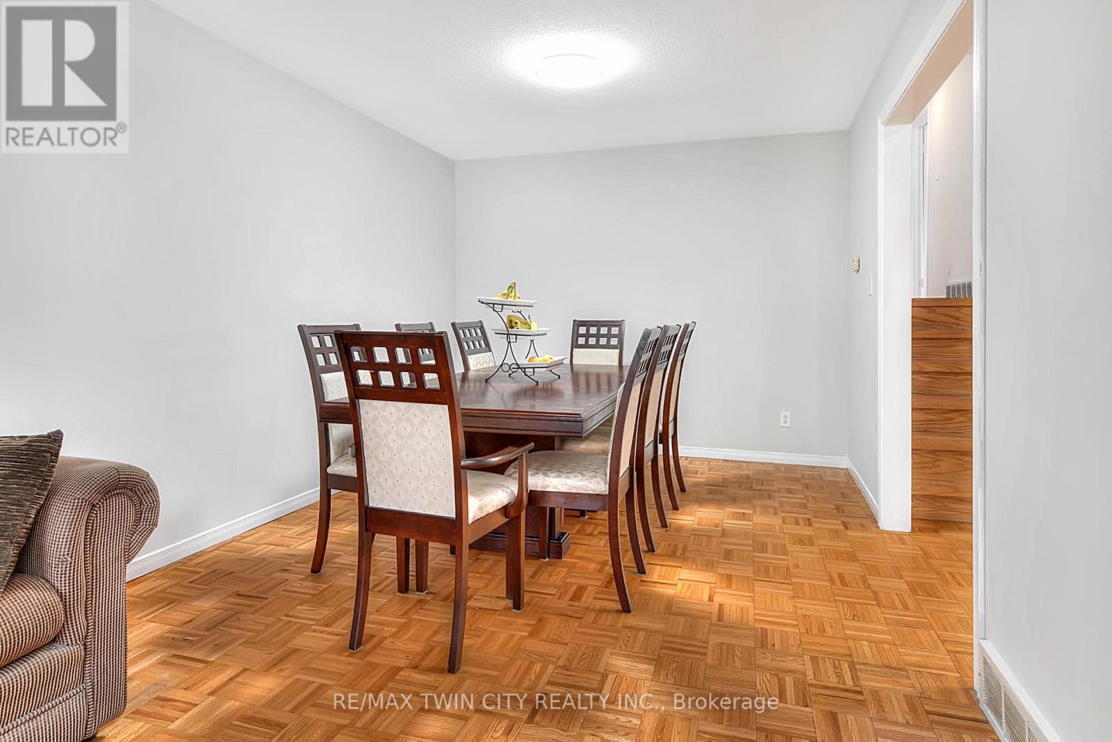 580 Old Huron Place, Kitchener, Ontario  N2R 1L8 - Photo 9 - X12126660