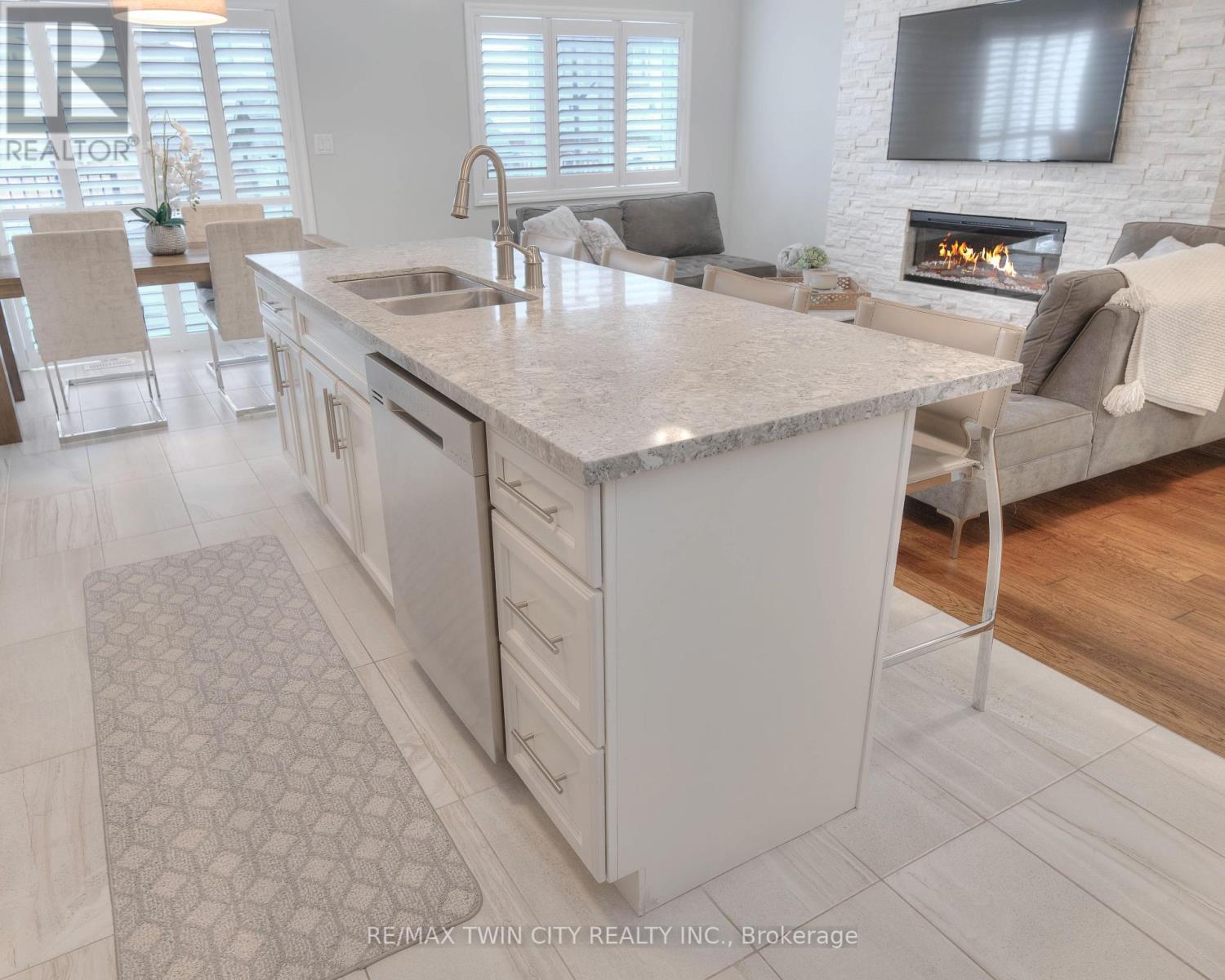 7 Pondcliffe Drive, Kitchener, Ontario  N2R 0M1 - Photo 12 - X12126690