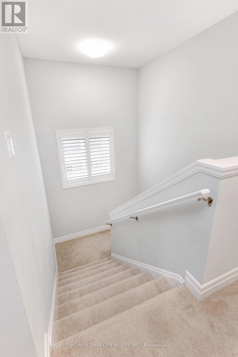 7 Pondcliffe Drive, Kitchener, Ontario  N2R 0M1 - Photo 21 - X12126690