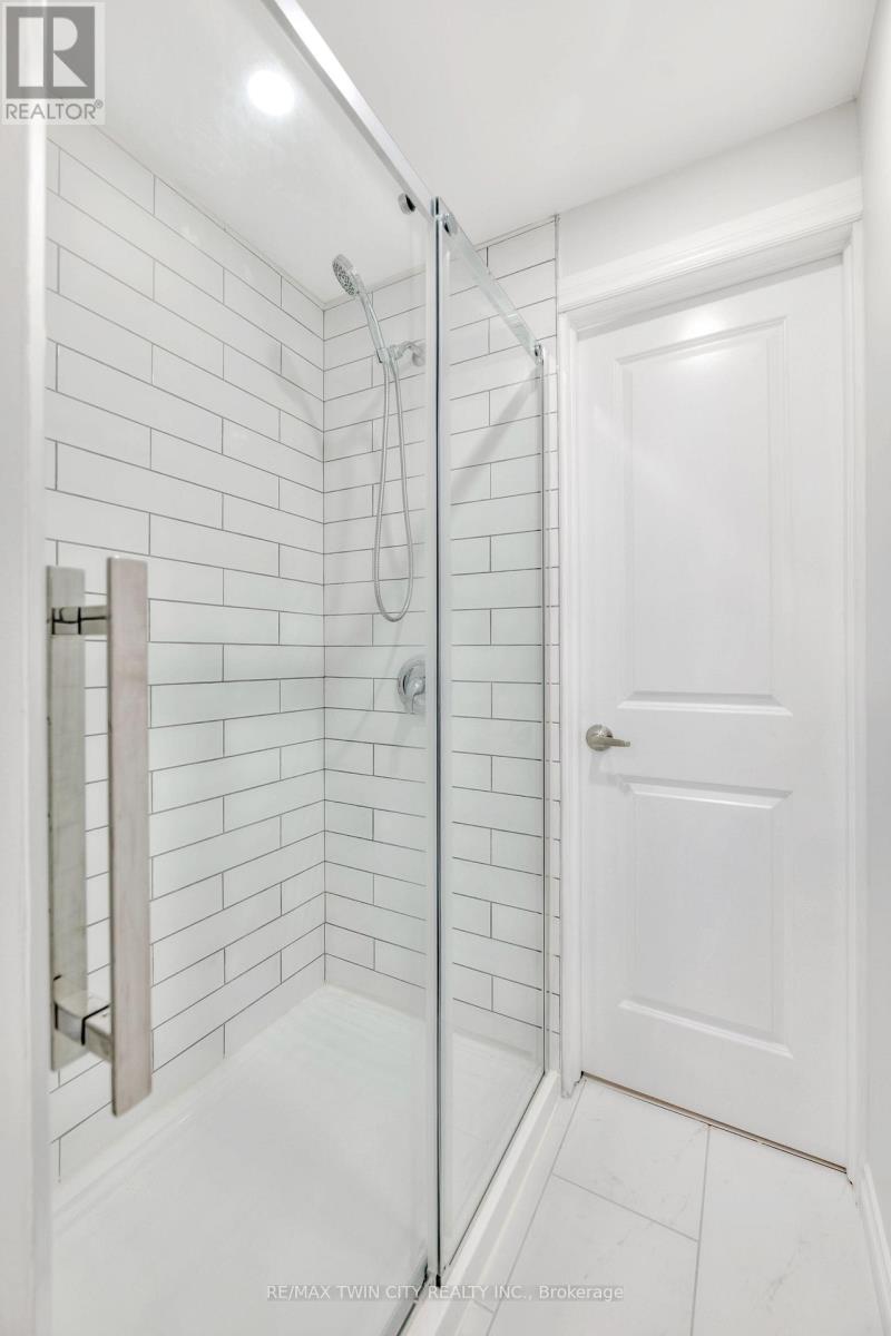7 Pondcliffe Drive, Kitchener, Ontario  N2R 0M1 - Photo 34 - X12126690