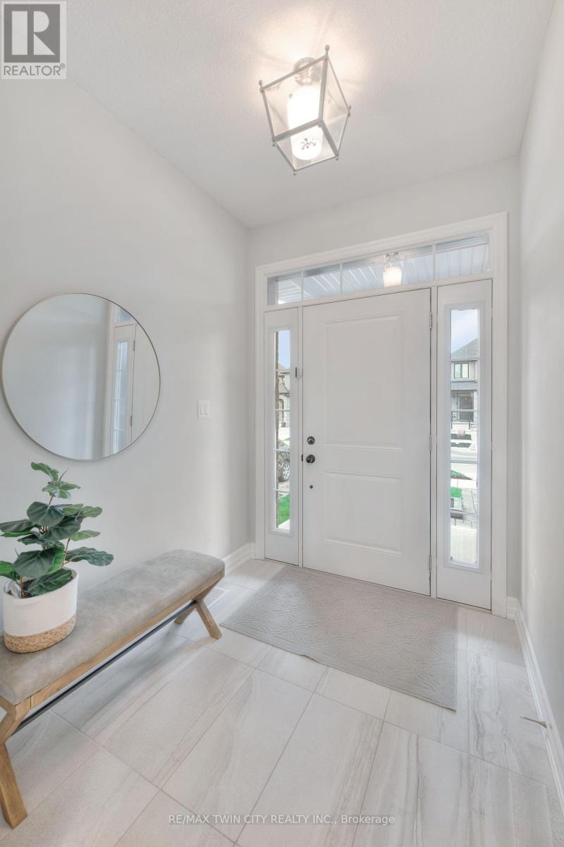 7 Pondcliffe Drive, Kitchener, Ontario  N2R 0M1 - Photo 4 - X12126690