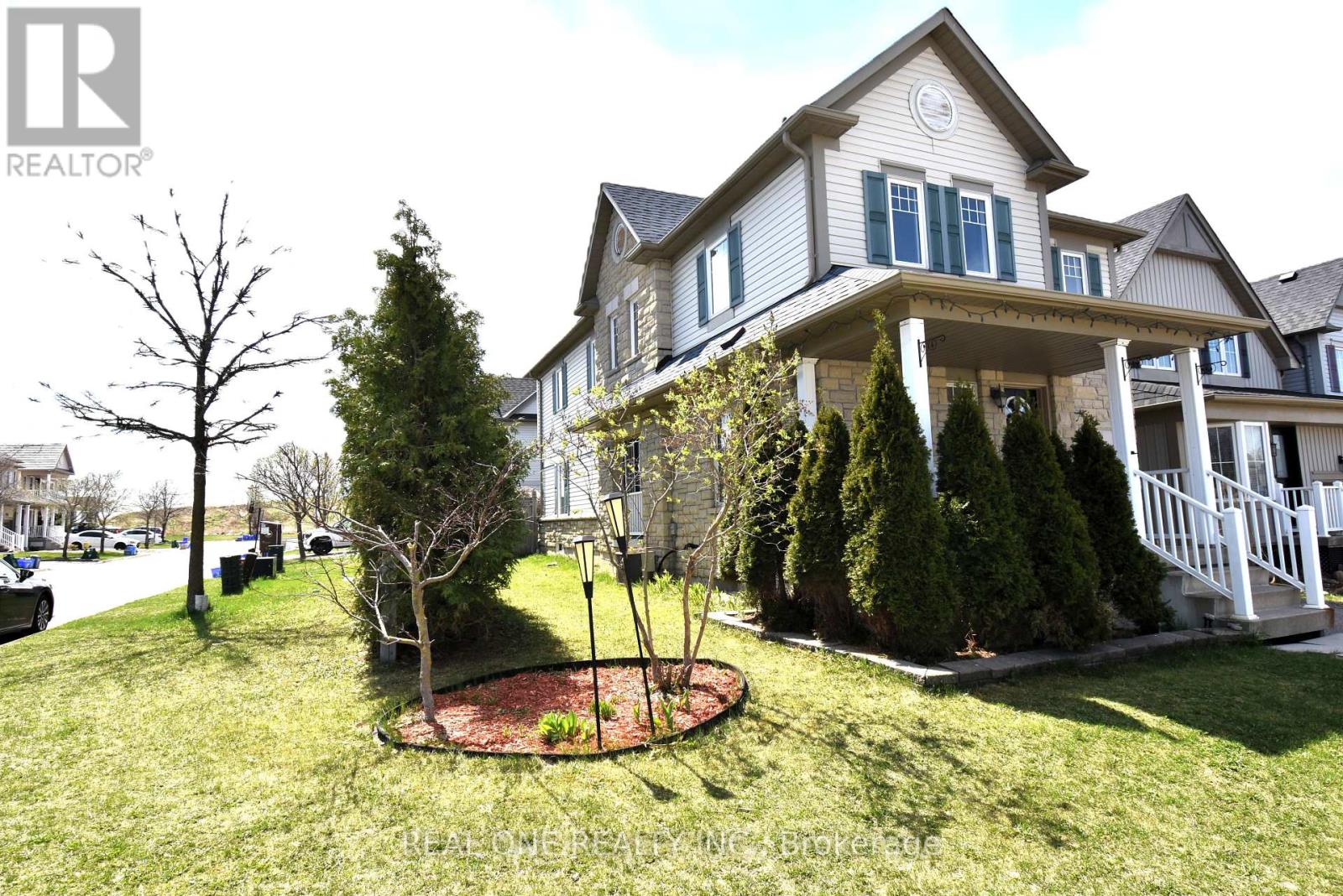 Property at 7 SETTLER'S COURT image 4