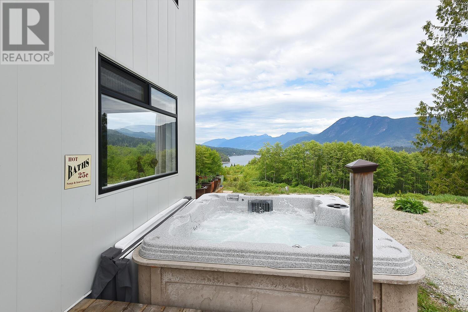 6400 Crowston Road, Sechelt, British Columbia  V7Z 0L1 - Photo 24 - R2998709
