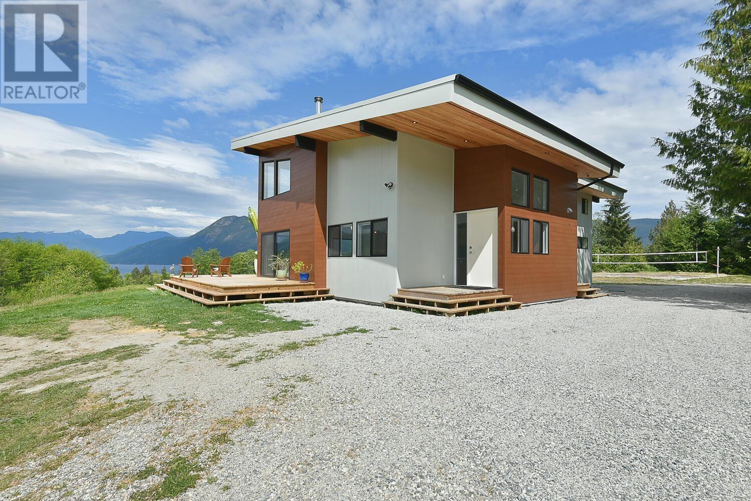 6400 Crowston Road, Sechelt, British Columbia  V7Z 0L1 - Photo 3 - R2998709