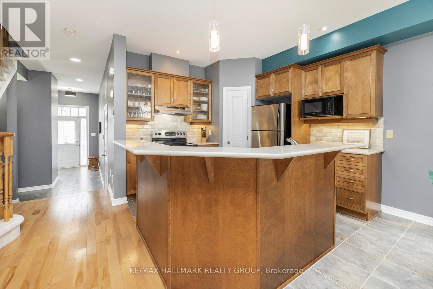 202 Waymark Crescent, Ottawa, Ontario  K2M 0A6 - Photo 13 - X12126904