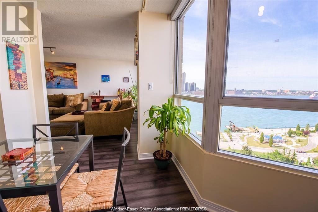 Property at 75 RIVERSIDE DRIVE East Unit# 1607 image 2
