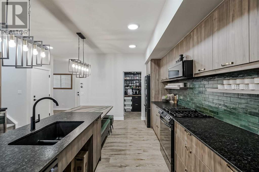 149 Belmont Green Sw, Calgary, Alberta  T2M 3Y7 - Photo 4 - A2210425