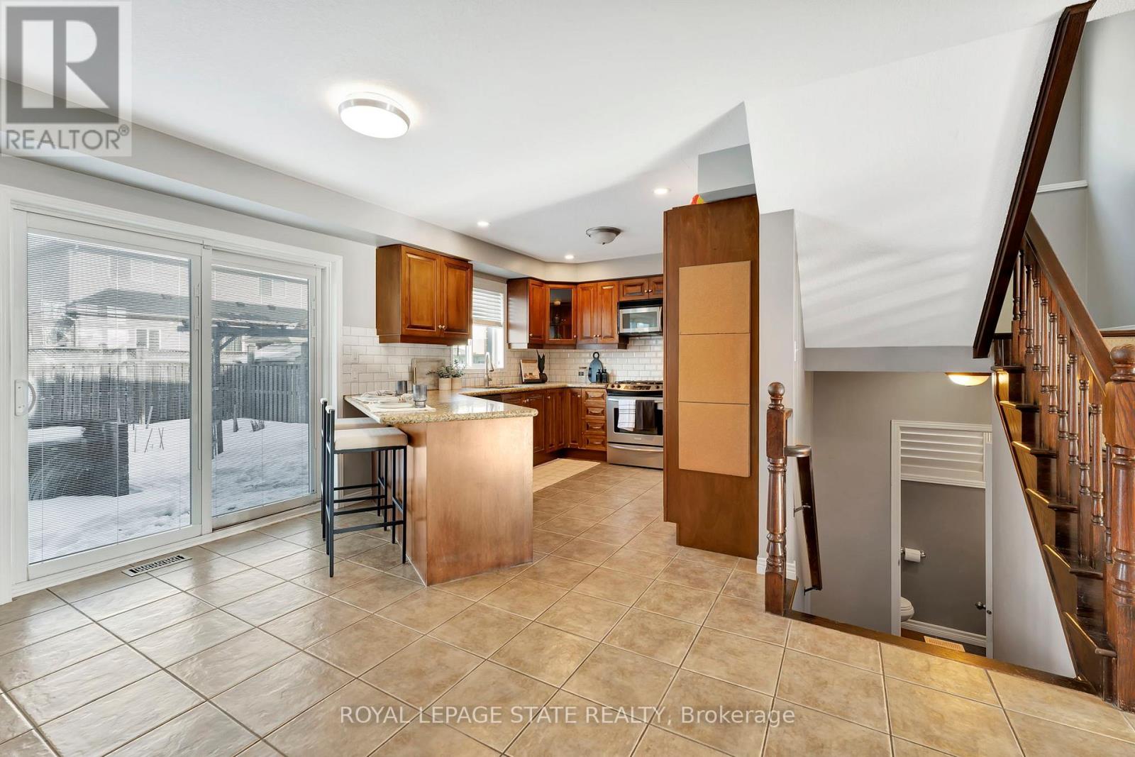 7 Bocelli Crescent, Hamilton, Ontario  L0P 1P0 - Photo 15 - X11991367