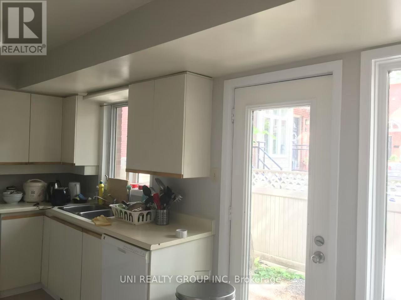 68 Greenfield Avenue, Ottawa, Ontario  K1S 0X7 - Photo 4 - X12103721
