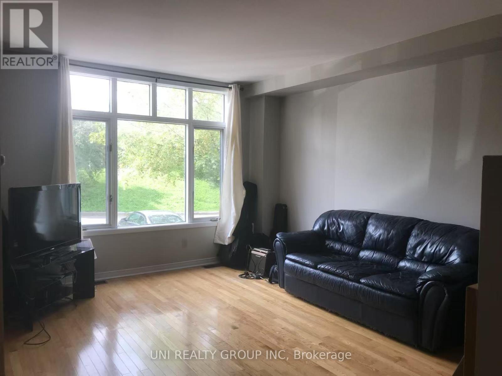 68 Greenfield Avenue, Ottawa, Ontario  K1S 0X7 - Photo 3 - X12103721