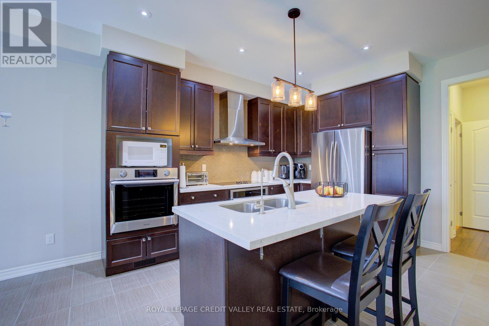 37 Vincent Street, Centre Wellington, Ontario  N1M 0E4 - Photo 16 - X12125278