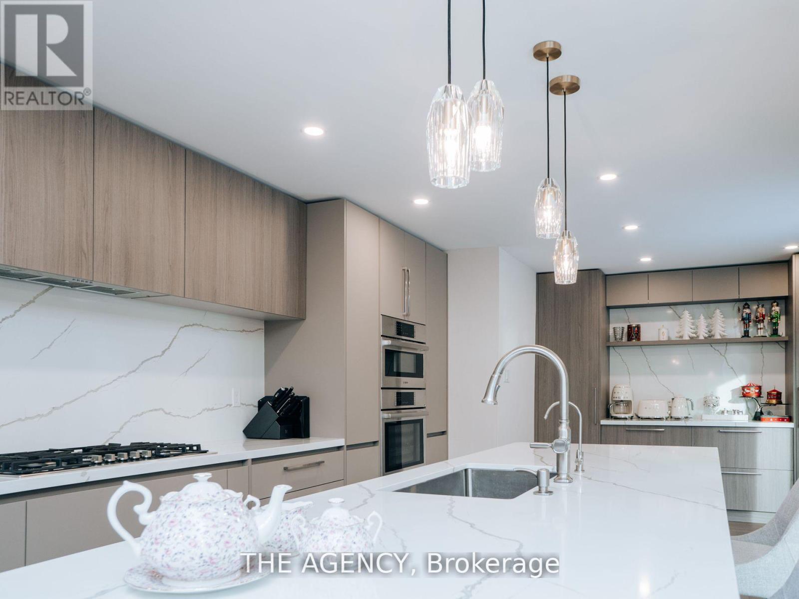 7 Shady Oaks Crescent, Toronto, Ontario  M3C 2L4 - Photo 13 - C12126870