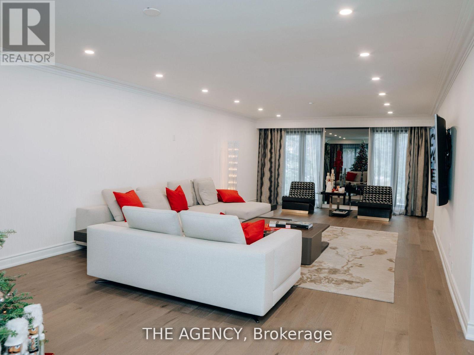 7 Shady Oaks Crescent, Toronto, Ontario  M3C 2L4 - Photo 18 - C12126870