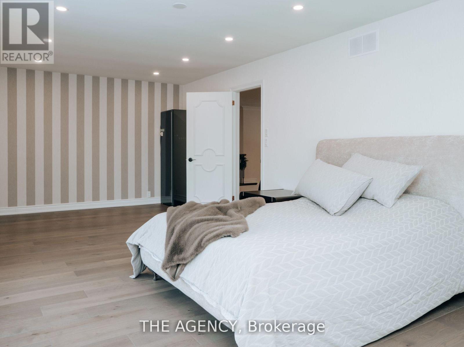 7 Shady Oaks Crescent, Toronto, Ontario  M3C 2L4 - Photo 25 - C12126870