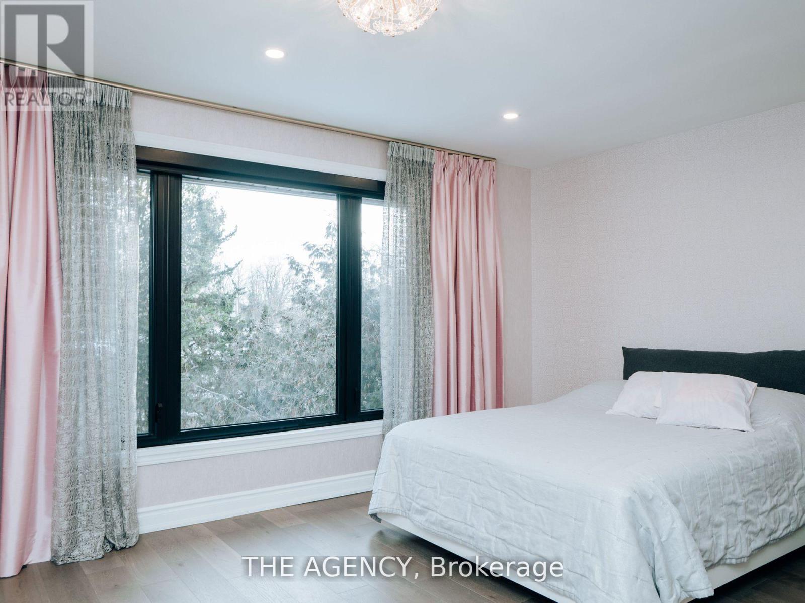 7 Shady Oaks Crescent, Toronto, Ontario  M3C 2L4 - Photo 29 - C12126870