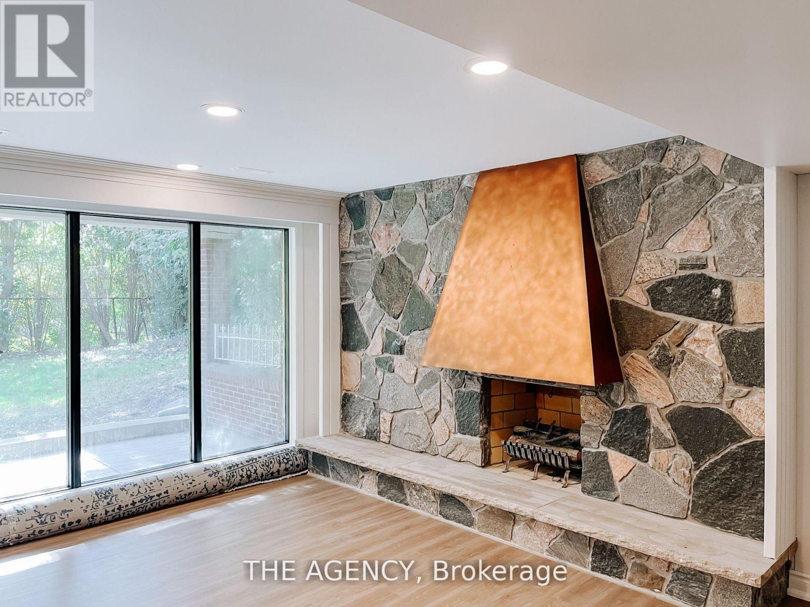 7 Shady Oaks Crescent, Toronto, Ontario  M3C 2L4 - Photo 32 - C12126870