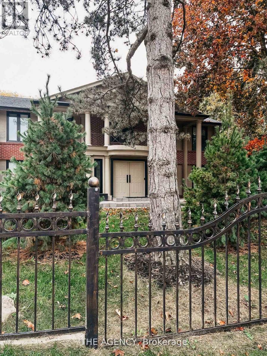 7 Shady Oaks Crescent, Toronto, Ontario  M3C 2L4 - Photo 38 - C12126870