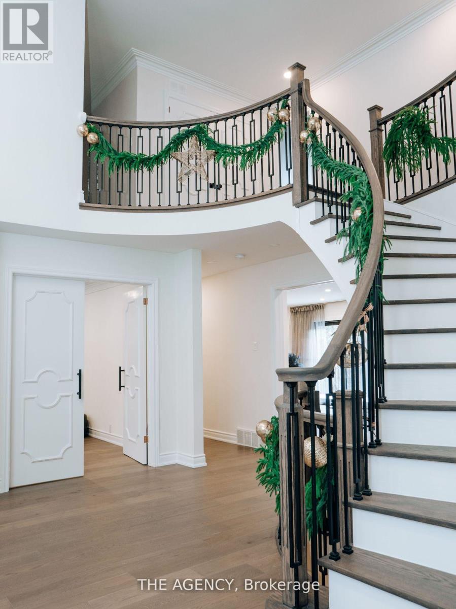 7 Shady Oaks Crescent, Toronto, Ontario  M3C 2L4 - Photo 8 - C12126870
