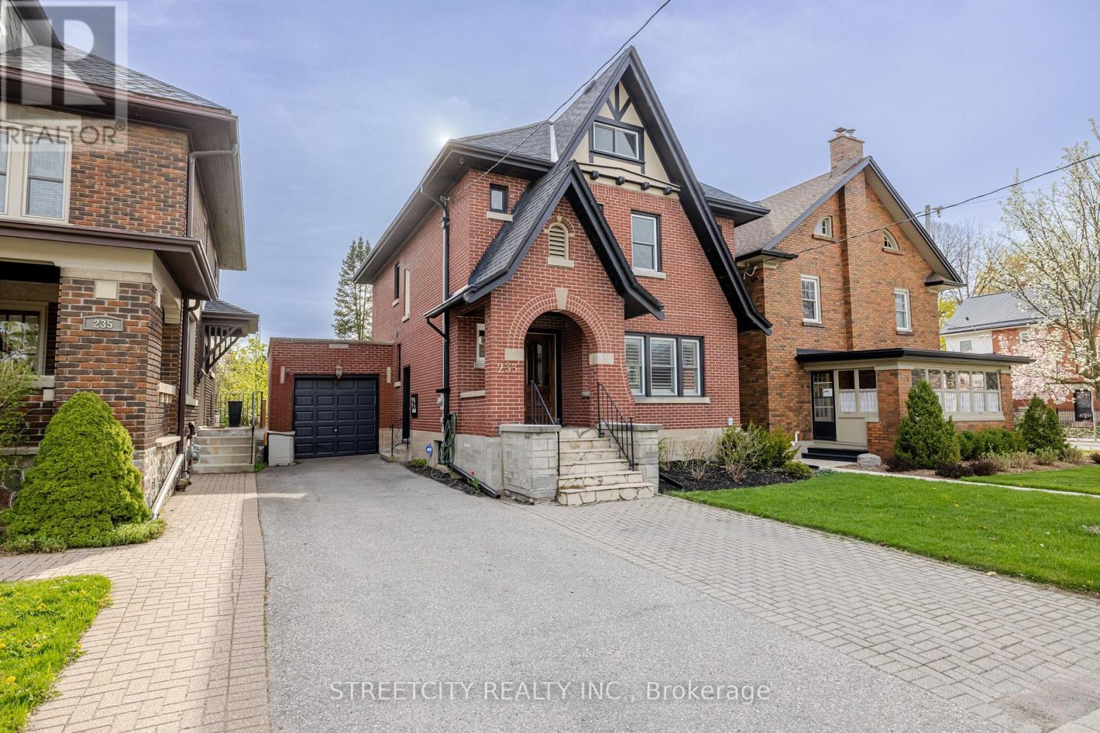 233 Ridout Street S