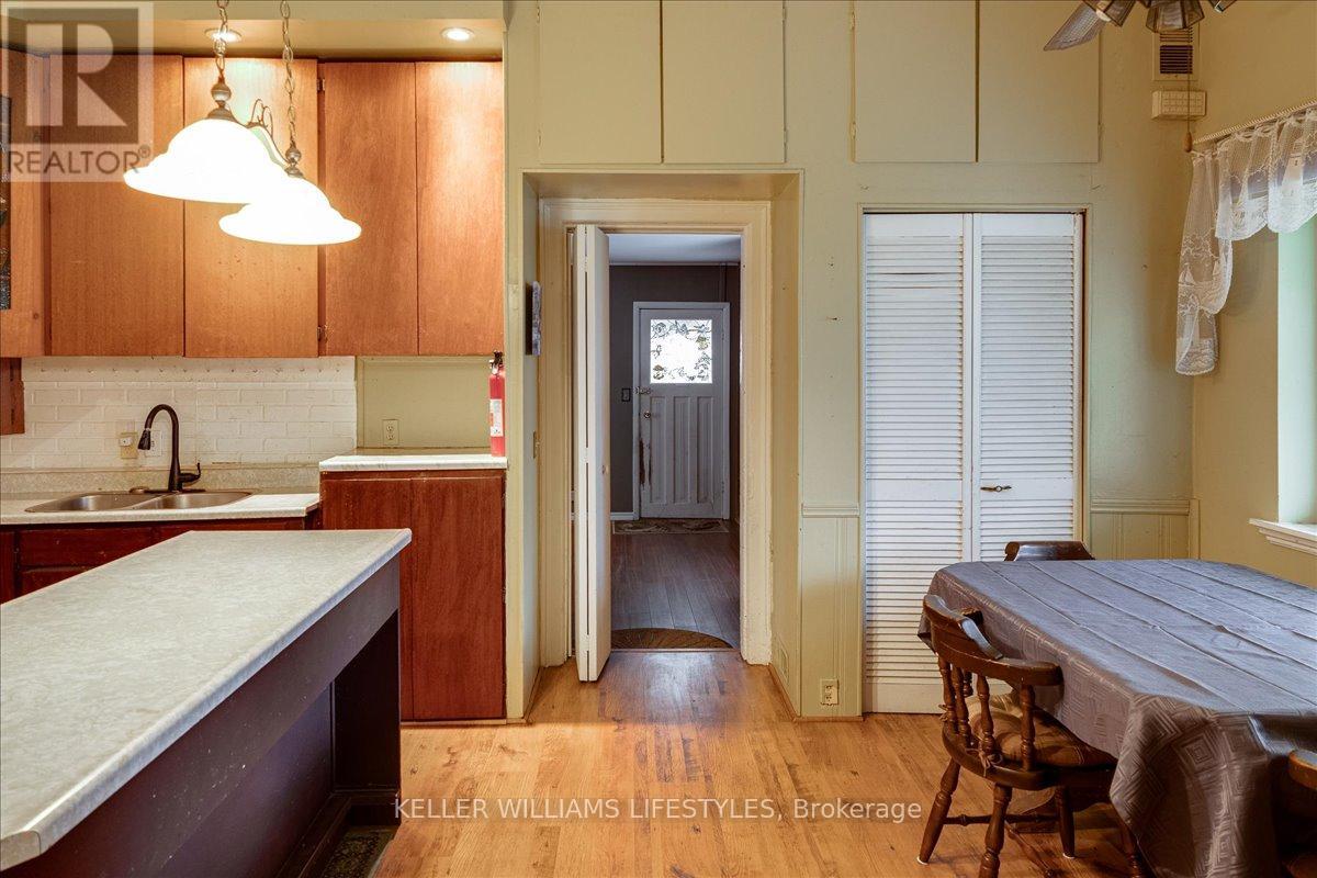 45 St George Street, St. Thomas, Ontario  N5P 2L3 - Photo 7 - X12127115