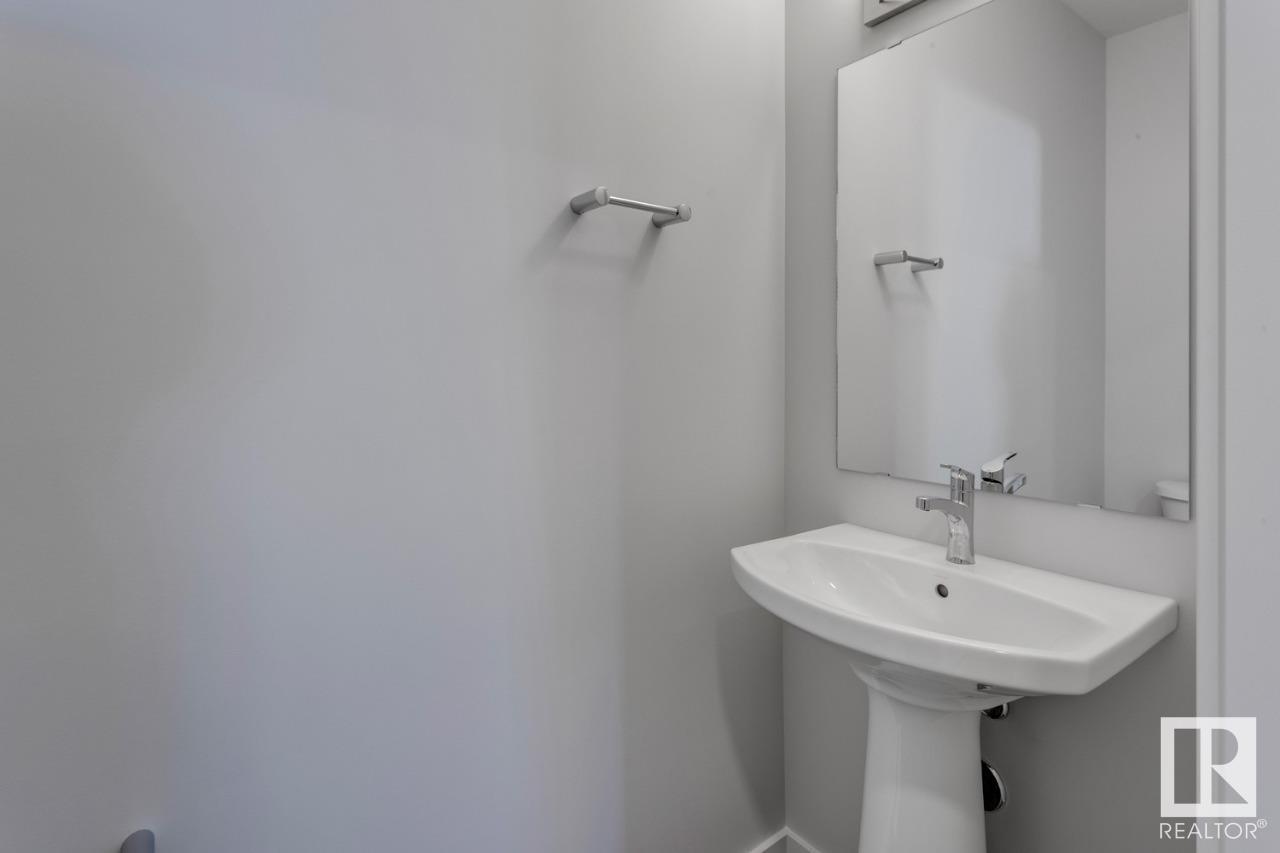 Property at 49 ASHBURY CR image 4