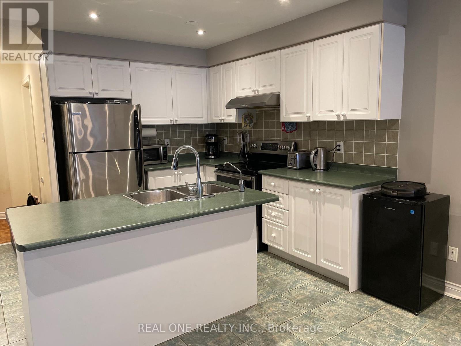 96 Ruby Crescent, Richmond Hill, Ontario  L4S 2H2 - Photo 2 - N12126868